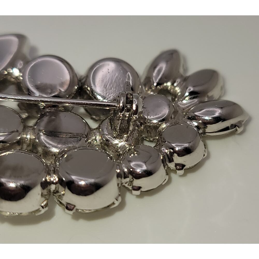 Vintage Silver-tone Leaf Style Brooch w/ Clear Chaton & Marquise Rhinestones - Picture 5 of 14